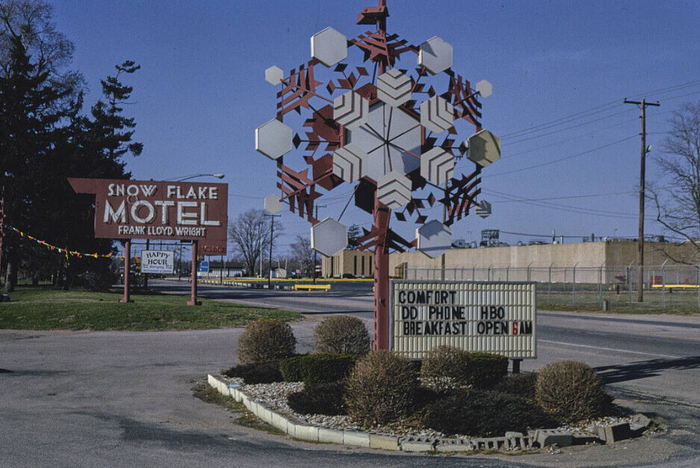 Snow Flake Motel - Old Post Card View (newer photo)
